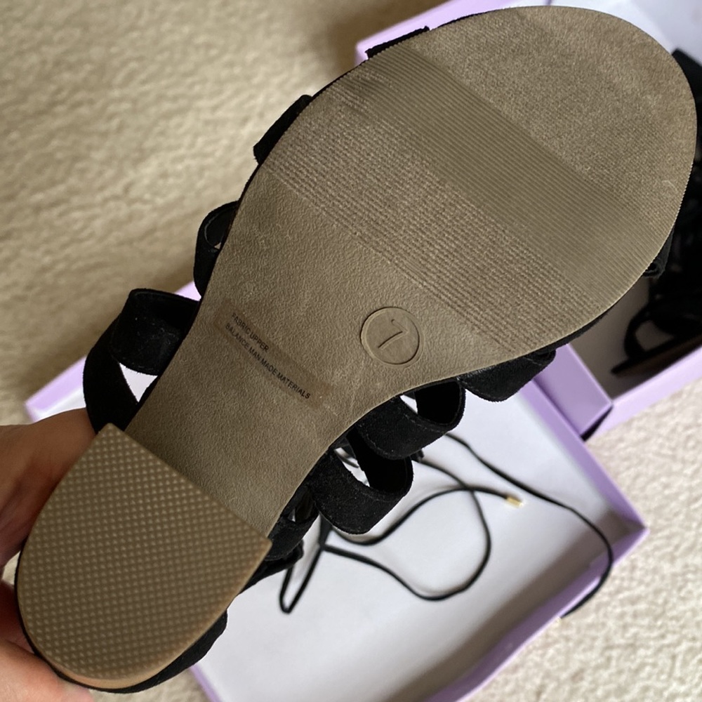 Shoes - Picture 4 of 4